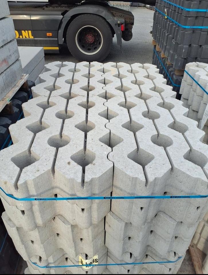 Vlakke beton grastegels - 40m² - €15 per m², Tuin en Terras, Grind, Keien en Split, Zo goed als nieuw, Ophalen of Verzenden