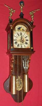 Warmink wortelnoten staartklok met beelden op de kap, Antiek en Kunst, Antiek | Klokken, Ophalen