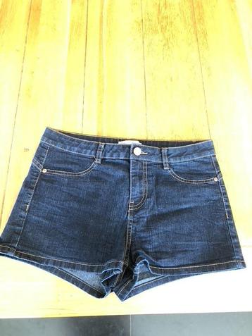 Nieuwe donkerblauwe Clockhouse short, maat 38 beschikbaar voor biedingen