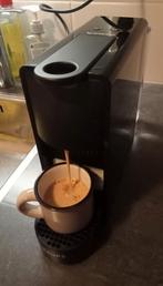 Nespresso Essenza Mini KRUPS, Espresso apparaat, Ophalen of Verzenden, Zo goed als nieuw, Koffiepads en cups