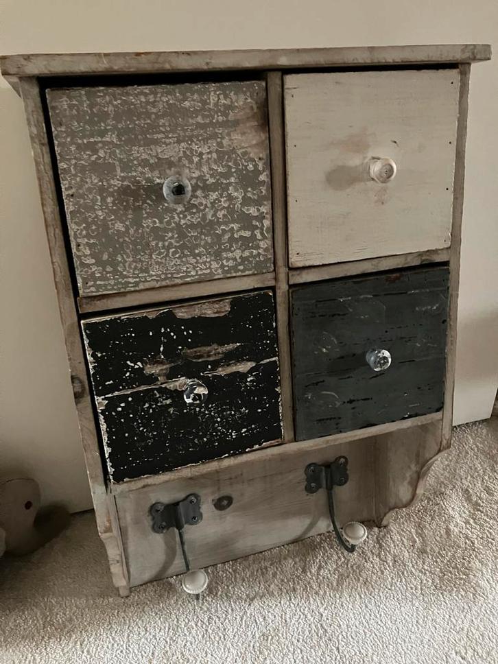 Muurkastje met laatjes en haken - Vintage Stijl, Huis en Inrichting, Kasten | Dressoirs, Gebruikt, Minder dan 50 cm, Minder dan 25 cm
