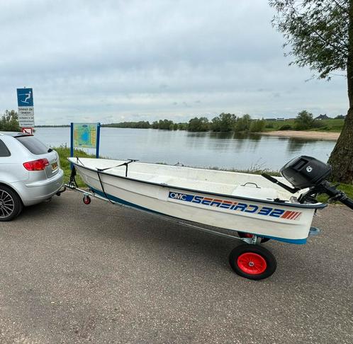 Motor boot / visboot, Watersport en Boten, Vis- en Consoleboten, Zo goed als nieuw, Tot 10 pk, 3 tot 6 meter, Benzine, Buitenboordmotor