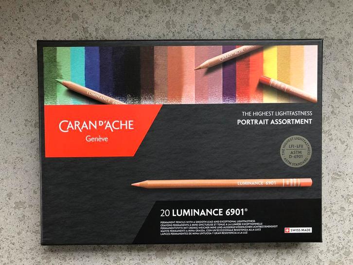 Lege doos Caran d Ache luminance, Hobby en Vrije tijd, Tekenen, Zo goed als nieuw, Potlood of Stift, Ophalen of Verzenden