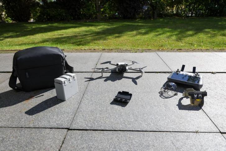 DJI Mini 4 Pro Fly More Combo (RC2) + ND Filters, Audio, Tv en Foto, Drones, Zo goed als nieuw, Drone met camera, Ophalen of Verzenden