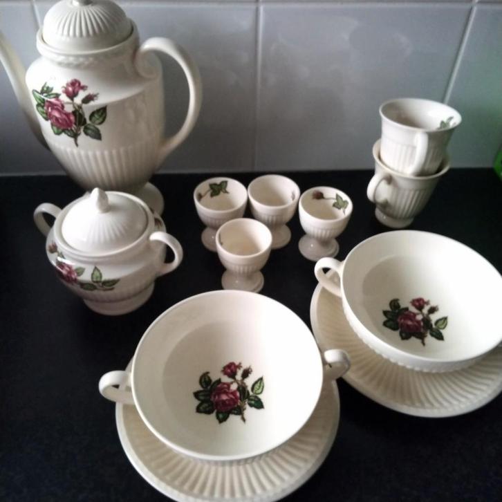 wedgwood  mossrose  moss rose, Huis en Inrichting, Keuken | Servies, Zo goed als nieuw, Kop(pen) en/of Schotel(s), Wedgwood, Porselein