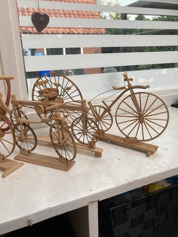 Houten fietsjes, etalage materiaal - 9 stuks beschikbaar voor biedingen