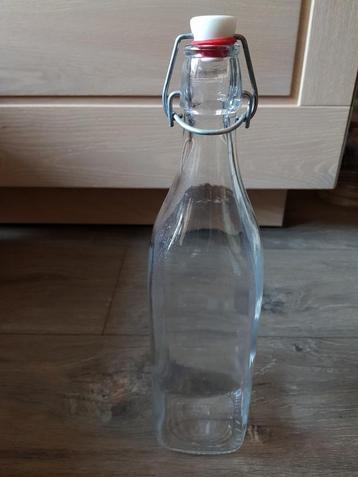 Decoratieve fles met beugel / beugelfles -- vierkant -- beschikbaar voor biedingen