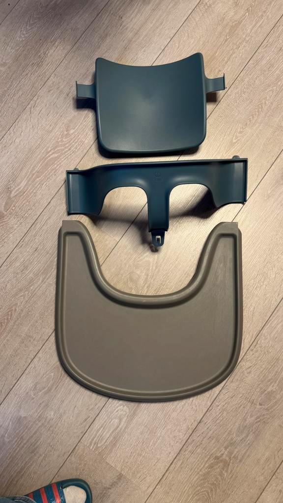 Stokke babyset en stokke tafelblad, Kinderen en Baby's, Kinderstoelen, Zo goed als nieuw, Meegroeistoel, Ophalen