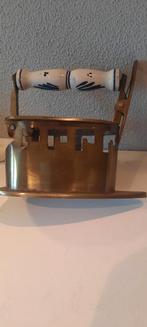 Koperen strijkijzer met Delftsblauw handvat., Antiek en Kunst, Ophalen of Verzenden