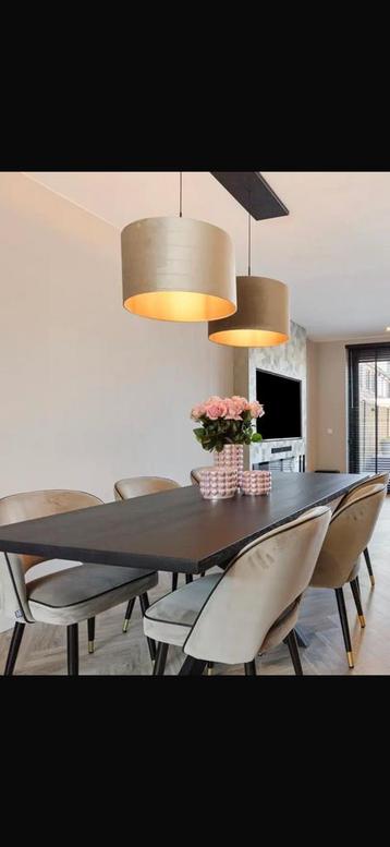 Eiken eettafel beschikbaar voor biedingen