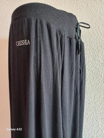 Lange zwarte rok van Geisha, maat L  beschikbaar voor biedingen