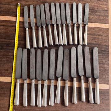 Set van 24 Christofle Messen – Twee Formaten beschikbaar voor biedingen
