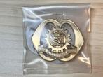 Baretembleem TECHNISCHE STAF in orgiginele verpakking, Ophalen of Verzenden, Landmacht, Nederland, Embleem of Badge