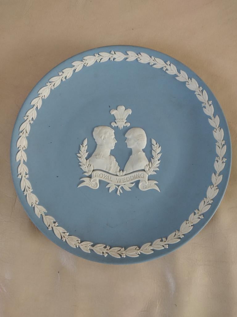 Bord huwelijk Prins Charles en Lady Diana Wedgwood, Verzamelen, Ophalen of Verzenden, Servies