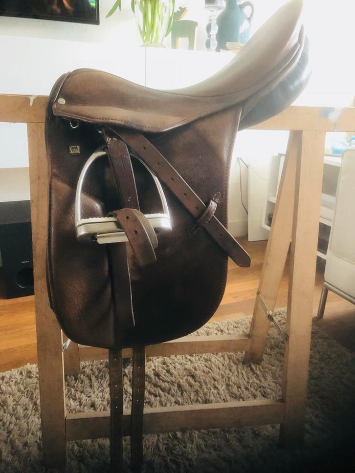 Stuben Aramis Dressuur zadel, Dieren en Toebehoren, Paarden en Pony's | Overige Paardenspullen, Dressuur, Ophalen