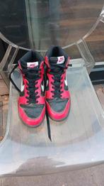 Nike Dunks High rood maat 38,5, Kinderen en Baby's, Ophalen of Verzenden, Zo goed als nieuw, Jongen of Meisje, Schoenen