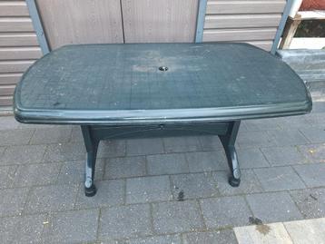 Kunststof Tuintafel beschikbaar voor biedingen