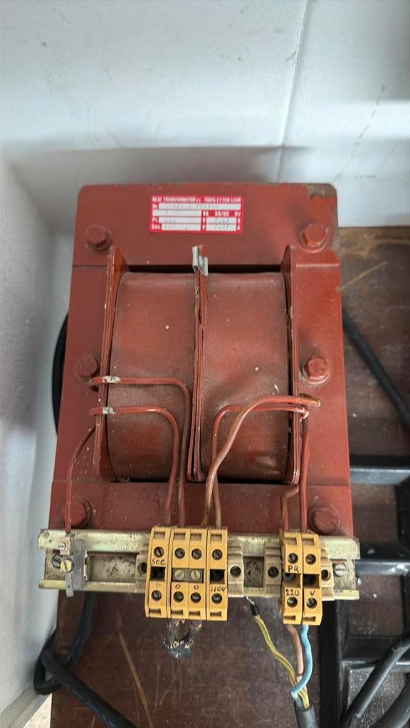 scheidingstransformator 1800VA 230 volt / 2x 110 V veilig, Hobby en Vrije tijd, Elektronica-componenten, Zo goed als nieuw, Ophalen of Verzenden