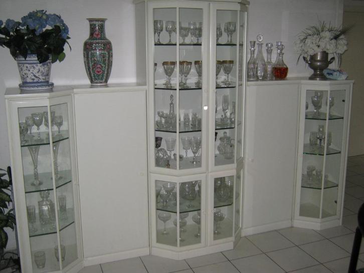 Witte dressoir kast met licht, merk Plural en een hoge kast, Huis en Inrichting, Kasten | Kledingkasten, Gebruikt, 150 tot 200 cm