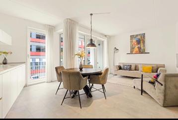 Design Sliedrecht Tafel & Tolbert Stoelen beschikbaar voor biedingen