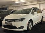 Chrysler Pacifica 3.6 Stow&Go (bj 2017, automaat), Auto's, Chrysler, Gebruikt, Beige, 7 stoelen, Wit