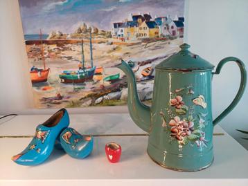 Mintgroene Franse Koffiepot met Bloemen en vlinder beschikbaar voor biedingen