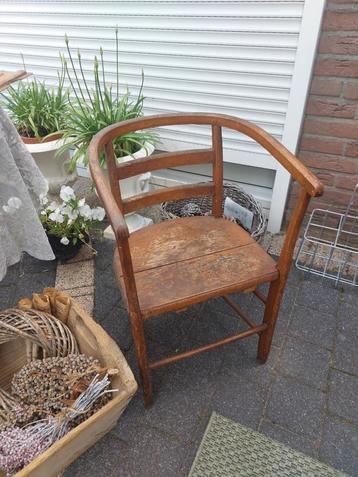 Super schattig brocante kinderstoeltje beschikbaar voor biedingen