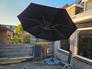 Zweef parasol 3 meter met voet beschikbaar voor biedingen
