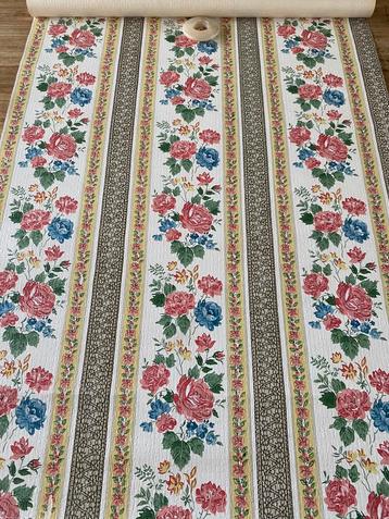 3 meter antiek behang met bloemetjes beschikbaar voor biedingen