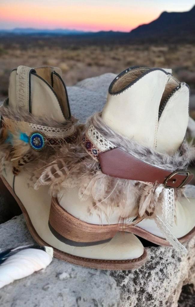 Van € 279 : Sancho cowboy boots
Lossen riempjes, Kleding | Dames, Schoenen, Zo goed als nieuw, Lage of Enkellaarzen, Beige, Ophalen of Verzenden