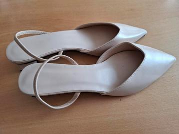 Zalmrose puntschoenen 43/40 beschikbaar voor biedingen