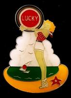 Lucky Strike pin up met bootje 2, Verzamelen, Speldjes, Pins en Buttons, Nieuw, Merk, Speldje of Pin, Verzenden