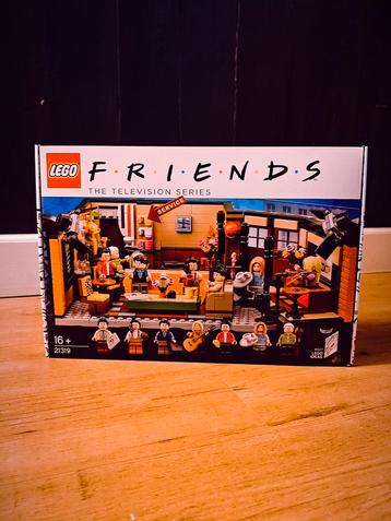 Sealed LEGO Friends - The Television Series 21319 beschikbaar voor biedingen