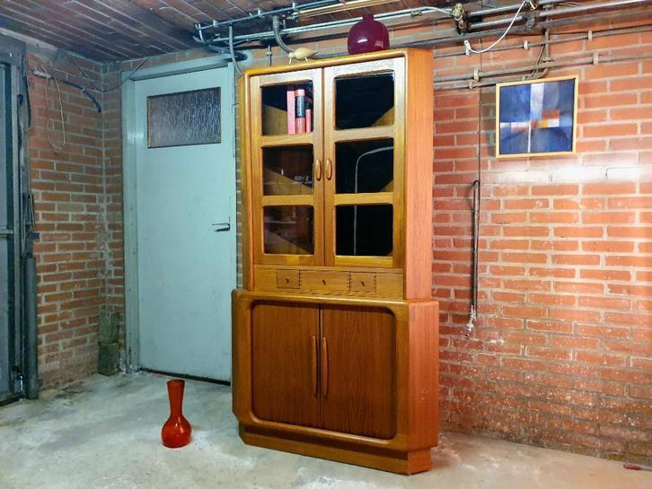 Nieuwe prijs: Dyrlund hoekvitrinekast teak design vintage, Huis en Inrichting, Kasten | Vitrinekasten, Gebruikt, 150 tot 200 cm