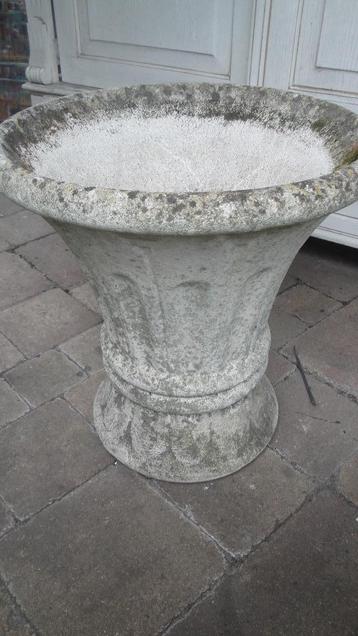 tuinpot beton  beschikbaar voor biedingen