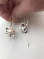 oorbellen 925 zilver met bloem en parel leuk!, Hangers, Nieuw, Ophalen of Verzenden, Zilver