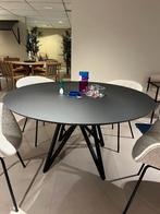 Studio Henk - Eettafel Butterfly rond 140 cm, Huis en Inrichting, Tafels | Eettafels, Ophalen, Modern Nederlands Design, Rond