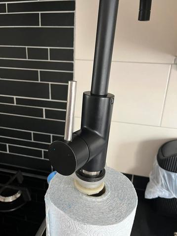 Mooie keuken mengkraan zwart beschikbaar voor biedingen