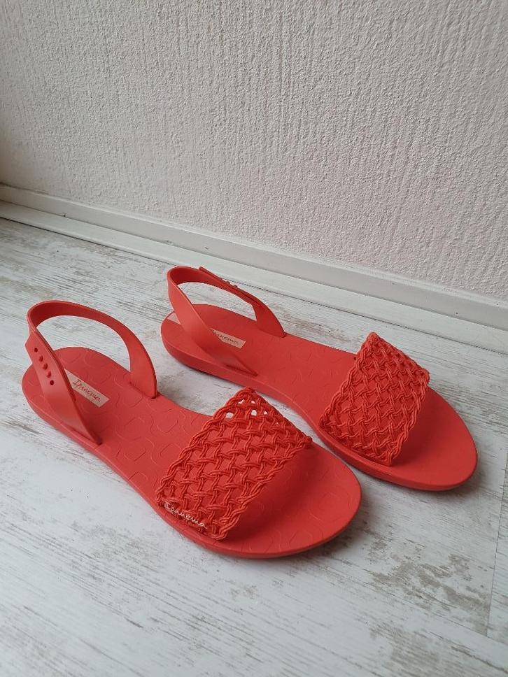 Slippers van Ipanema, ZGAN, mt 40, ZGAN, 12,50 euro, Kleding | Dames, Schoenen, Nieuw, Slippers, Ophalen