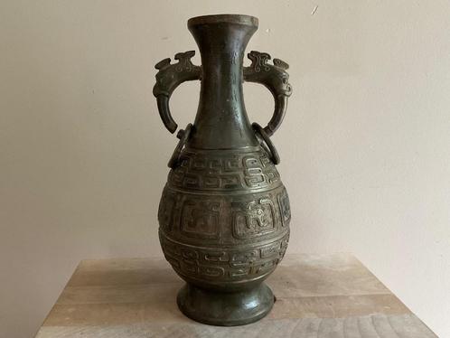 Antieke Chinese Hu vaas van brons met orakel schrift, Antiek en Kunst, Kunst | Niet-Westerse kunst, Verzenden