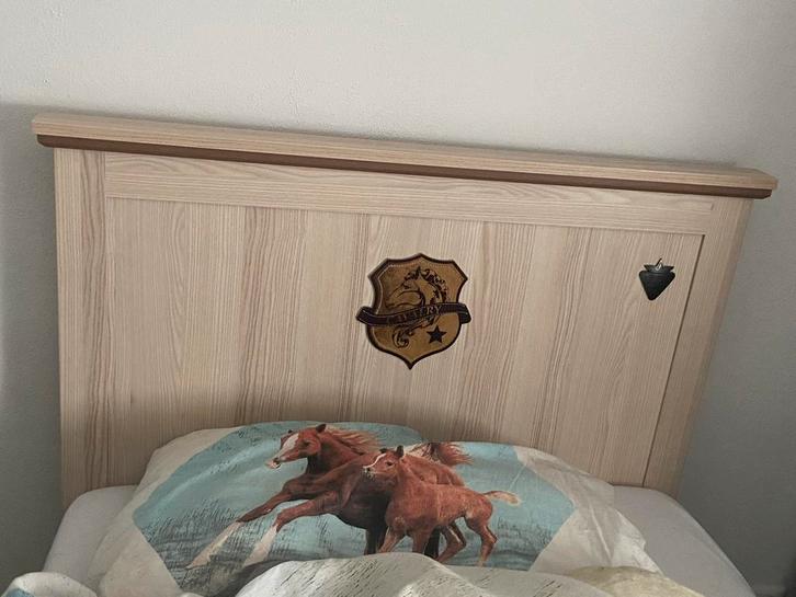 Bureau met eenpersoonsbed, Huis en Inrichting, Slaapkamer | Bedden, Zo goed als nieuw, Eenpersoons, 90 cm, 200 cm, Hout, Beige