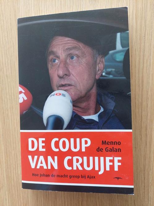 Menno de Galan - De coup van Cruijff, Boeken, Sportboeken, Zo goed als nieuw, Balsport, Ophalen of Verzenden
