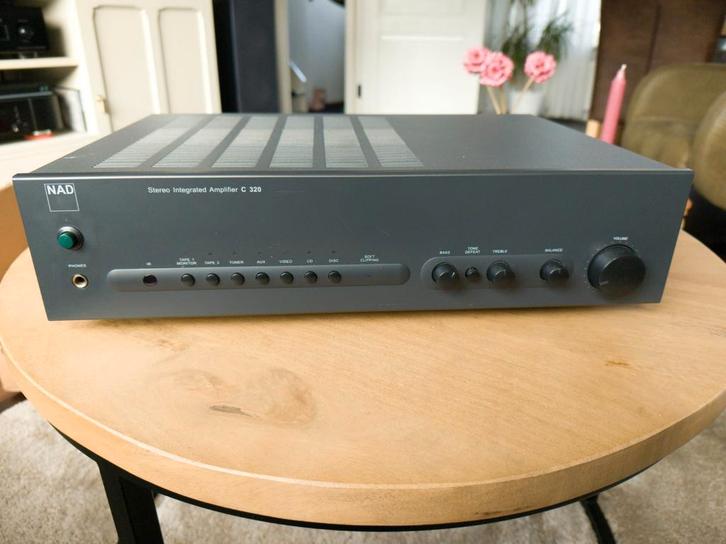 NAD C320 stereoversterker, Audio, Tv en Foto, Versterkers en Receivers, Gebruikt, Overige merken, Ophalen of Verzenden