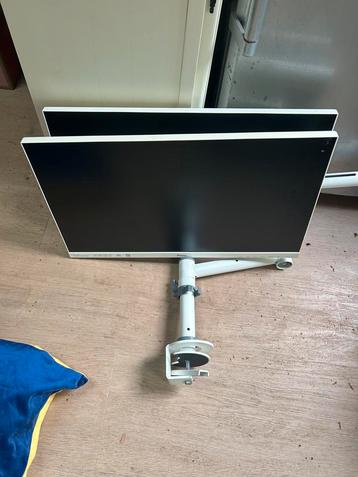 2 x 24 inch met draagarm beschikbaar voor biedingen