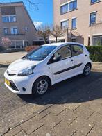 Toyota Aygo 1.0 12V Vvt-i 5DRS 2013 Wit -  nieuwe APK!, Auto's, Origineel Nederlands, Te koop, Benzine, 4 stoelen