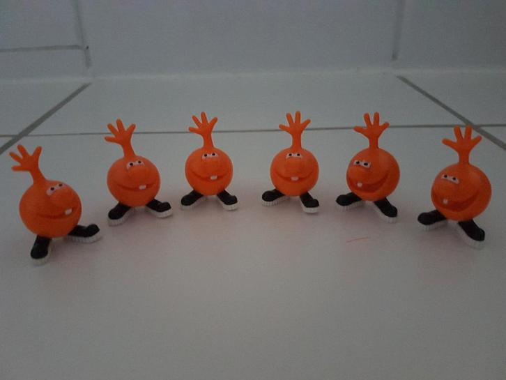 DEKA, DEKAMARKT: Race Blocks/ Hands WK 2010 oranje/ minions, Verzamelen, Supermarktacties, Dekamarkt, Ophalen of Verzenden