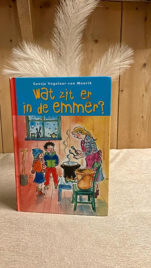 KR-7 Geesje Vogelaar- v Mourik - Wat zit er in de emmer?, Boeken, Kinderboeken | Jeugd | onder 10 jaar, Zo goed als nieuw, Ophalen of Verzenden