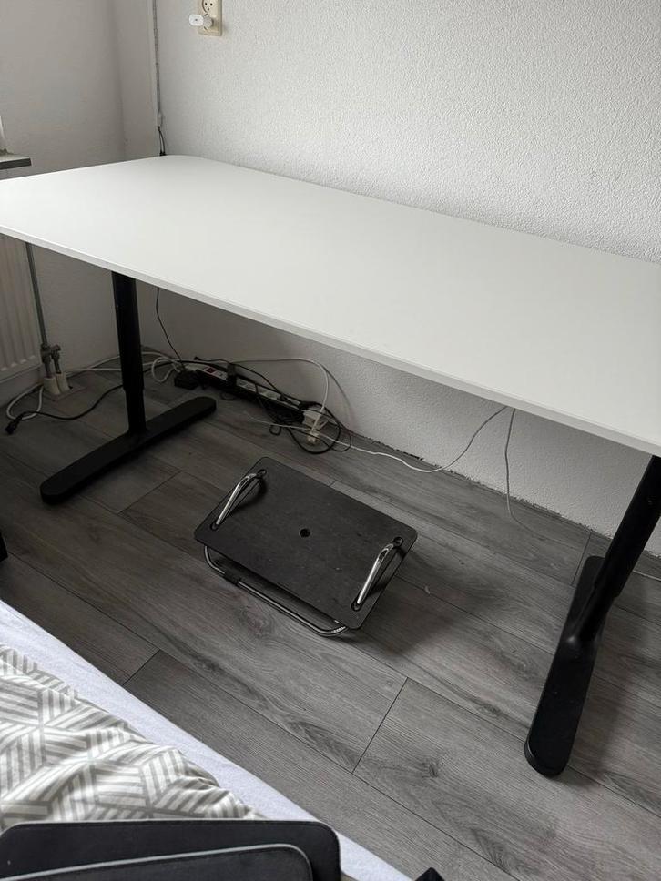 Bureau - Praktisch en Stijlvol!, Huis en Inrichting, Bureaus, Zo goed als nieuw, Bureau, In hoogte verstelbaar, Ophalen