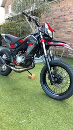 Aprilia SX50 custom build, Fietsen en Brommers, Brommers | Derbi, Ophalen, 6 versnellingen, Zo goed als nieuw, 50 cc