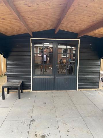 Tuinhuis met overkapping te koop  beschikbaar voor biedingen